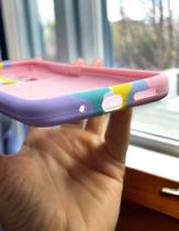 Capinha arco íris forrada aveludado case silicone colorido 12 mini
