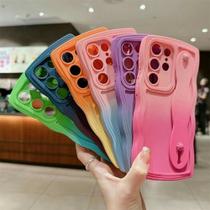 Capinha em tons vibrantes