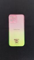 Capinha para celular da coloração rosa com verde limão