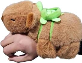 Capivara De Braço Pulseira Pelúcia Capivara Filó Com Mochila agarra agarra