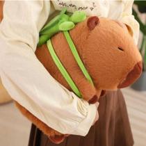 Capivara Pelúcia com Mochila Removível Fofinha Filó TikTok