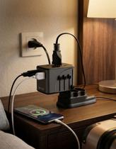 Carregador Adaptador Universal de Viagem 5 Portas Bivolt Com 4 USB 1 USB-C Entrada Dois Pinos Preto