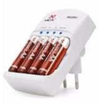 Carregador de pilhas e bateria 9v, aa e aaa palito e convencional com 4 pilhas aa 2600mah mox - Blue Carregador de pilhas e bateria 9v, aa e aaa palito e convencional com 4 pilhas aa 2600mah mox - Blue