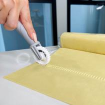 Carretilha Corta E Fecha Massas Pastel Plástico Keita