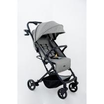 Carrinho de Bebê Kira Galzerano Leve e Compacto c/ Alça Carrinho de Bebê Kira Galzerano Leve e Compacto c/ Alça