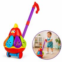 Carrinho de Empurrar Andador Galinha Musical Infantil c/Cabo Carrinho de Empurrar Andador Galinha Musical Infantil c/Cabo