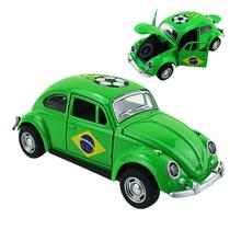 Carrinho Fusca Verde Miniatura 12cm Brasil Brinquedo Infantil