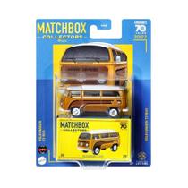 Carrinho Matchbox VW T2 Bus Kombi 70 anos Marrom 1:64 - Mattel