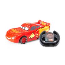 Carrinho Relâmpago McQueen com controle remoto - 13 cm