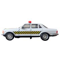 Carro da Policia Branco em Miniatura McFive Die-Cast Model 1981 Escala 1:32 6832-33 - Dorémi Carro da Policia Branco em Miniatura McFive Die-Cast Model 1981 Escala 1:32 6832-33 - Dorémi