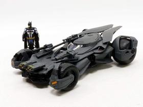 Carro de brinquedo Jada Metal Justice League Batmobile com Batman 2017 Carro de brinquedo Jada Metal Justice League Batmobile com Batman 2017