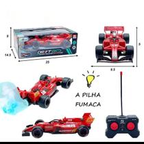 Carro de controle remoto de Fórmula 1 solta FUMAÇA