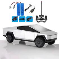 Carro de controle remoto todo-terreno Cybertruck Toy Dual Motor 1/24, modelo 1/24, caminhão 2WD remoto de 2,4 GHz com efeito de luz, tração nas quatro rodas, carro RC, baterias duplas para longa duração de 3 anos ou mais