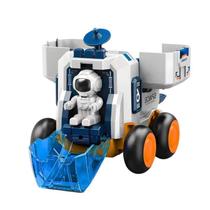 Carro Espacial Laranja com Astronauta Compartimentos e Movimento a Fricção para Estimular a Imaginação Infantil Carro Espacial Laranja com Astronauta Compartimentos e Movimento a Fricção para Estimular a Imaginação Infantil