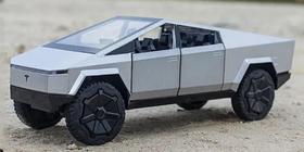 Carro Miniatura De Metal Tesla Cybertruck 1:24 c/ luz e som - XH10
