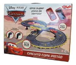 Carros Disney Pista Corrida eletrica circuito copa pistao Mcqueen e Storn - Toyng Carros Disney Pista Corrida eletrica circuito copa pistao Mcqueen e Storn - Toyng