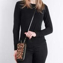 Carteira com alça porta-celular de couro estampado Rafa Carteira com alça porta-celular de couro estampado Rafa