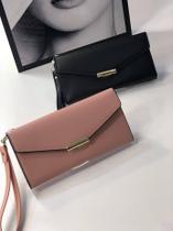 Carteira Feminina Chica Fiore REF. 19094: Organização e Praticidade com Fixador de Celular Carteira Feminina Chica Fiore REF. 19094: Organização e Praticidade com Fixador de Celular