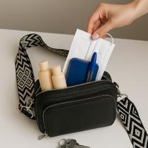 Carteira Feminina Poliester Preta 3 Zíperes Alça Ombro Moderna Carteira Feminina Poliester Preta 3 Zíperes Alça Ombro Moderna