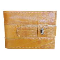 Carteira Masculina Nilt de material sintético com Fecho de Aba Preta e Amarela Carteira Masculina Nilt de material sintético com Fecho de Aba Preta e Amarela