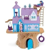 Casa casinha castelo de boneca na arvore de neve frozen
