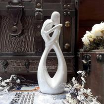 Casal Apaixonado Figura Decorativa Estatueta Abraço Topo de Bolo Casamento Noivado - lojasensorial