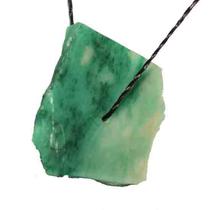 Cascalho Pedra Bruta Jadeita ou Jade Verde Natural Furado para Artesanato e Decoração