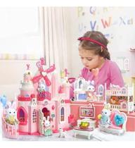 Casinha Feliz Castelo Tipo Sylvanian Family com Coelhinhos e Acessórios Zoop Toyss