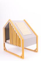 Casinha para gatos em MDF e madeira maciça HOUSE CAT, arranhador em corda sisal no telhado e cama em pelúcia