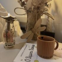 Castiçal de Garrafa em Cerâmica Artesanal com Flores Desidratadas e Etiqueta de Tecido To Home Decoração