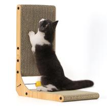 Cat Scratcher FUKUMARU em forma de L 48x38x24cm com brinquedo de bola
