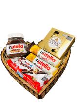 Cesta Chocolate Kinder Ferrero e Nutella no Coração Presente Especial Cesta Chocolate Kinder Ferrero e Nutella no Coração Presente Especial