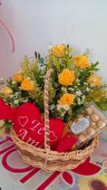 Cesta com flores marelas TAM G