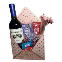Cesta Criativa Natal Aniversário Romance com Vinho, Chocolates e Taça Cesta Criativa Natal Aniversário Romance com Vinho, Chocolates e Taça