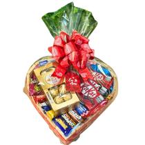 Cesta De Chocolate Formato Coração Com Lindo Laço Presente Cesta De Chocolate Formato Coração Com Lindo Laço Presente