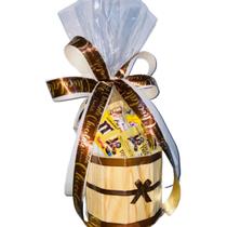 Cesta de Madeira C/ Chocolate e Coelho de Pelúcia