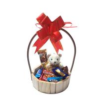Cesta de Presente Ursinho Chaveiro com Bombons Lembrança Cesta de Presente Ursinho Chaveiro com Bombons Lembrança