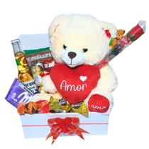 Cesta Namorados Premium Urso Pelúcia, Corona, Milka, Ferrero e Rosa