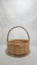 Cesta pequena de bambu cru