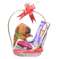 Cesta Presente Capivara com Milka Gigante, Chocolates e Item Natura Cesta Presente Capivara com Milka Gigante, Chocolates e Item Natura