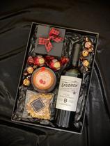 Cesta Presente Ruby Gift Style Charme e Sabor para Mulheres Especiais Cesta Presente Ruby Gift Style Charme e Sabor para Mulheres Especiais