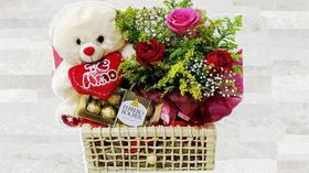 Cesta romântica parar surpreender a pessoa amada