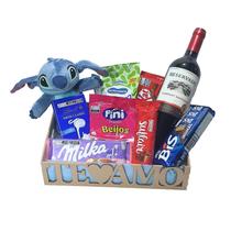 Cesta Stitch Pelúcia Presente Chocolates, Lindt, Fini, Vinho