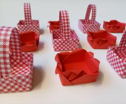 Cestinhas e Flores Forminha para doces em Origami - Kit 24 unidades - Vermelho (Ateliê do Origami)