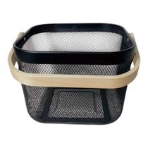 Cesto Organizador Aramado Quadrado Multiuso C/ Alça de Madeira 18x25,5cmx26,5cm Branco e Preto Cesto Organizador Aramado Quadrado Multiuso C/ Alça de Madeira 18x25,5cmx26,5cm Branco e Preto