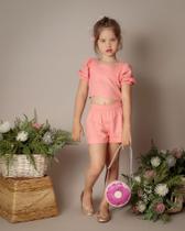 CF de linho de cropped com mangas bufantes e short com barra italiana rosa