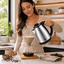 Chaleira Elétrica 1.8 Litros 1500W Inox 220V Para Café Chá Chimarrão e Receitas Chaleira Elétrica 1.8 Litros 1500W Inox 220V Para Café Chá Chimarrão e Receitas