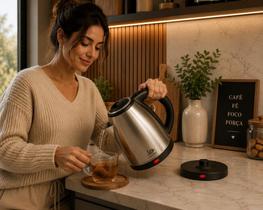 Chaleira Elétrica Inox 1.8L 220V Base Giratória Rápida Segura Resistente Durável Cozinha Chá Café Água Fervida Prática Fácil Limpeza Moderno