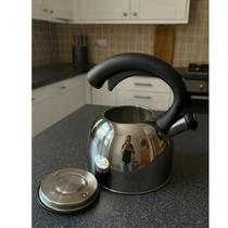 Chaleira Inox 2,5L com Apito Thika Cabo Baquelite Inmetro Chaleira Inox 2,5L com Apito Thika Cabo Baquelite Inmetro