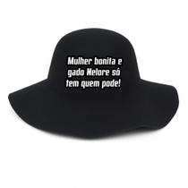 Chapéu Cata Ovo De Feltro Natanzinho Frase:Mulher bonita e gado NeloreCor:Preto Chapéu Cata Ovo De Feltro Natanzinho Frase:Mulher bonita e gado NeloreCor:Preto
